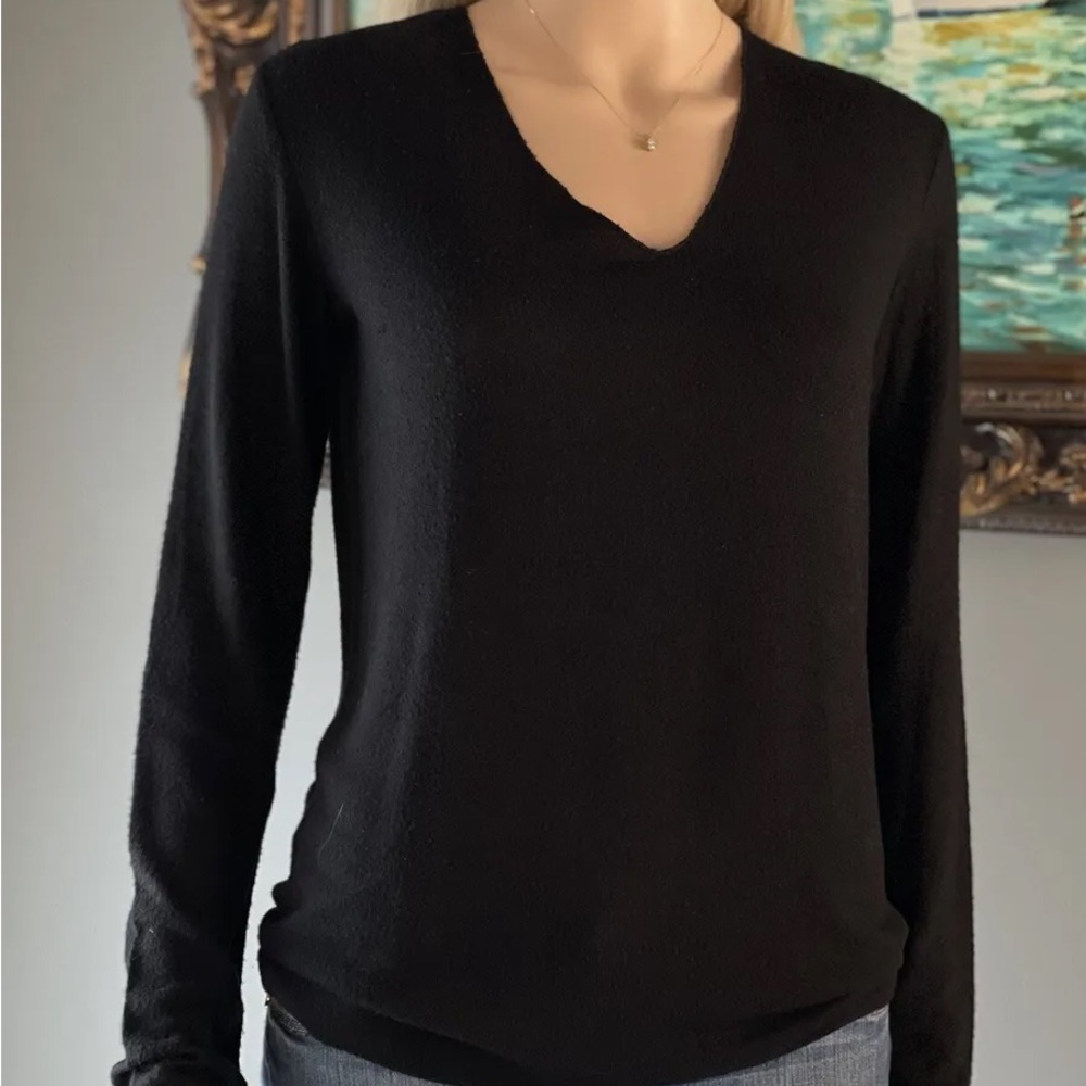 Light weight Zara v neck sweater -size small